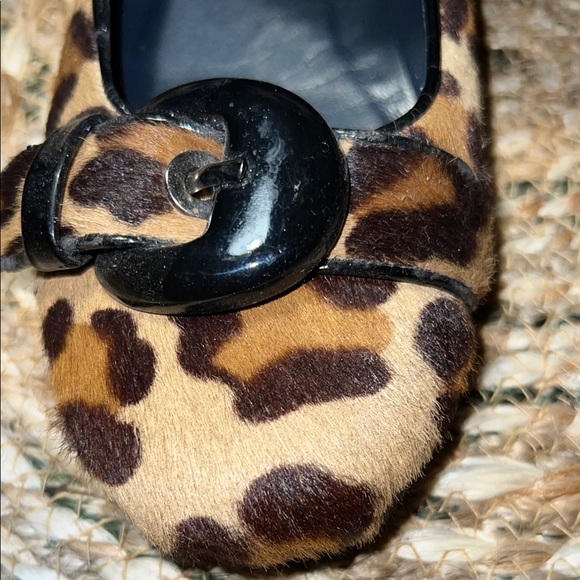 Stuart Weitzman Size 9 Leopard Print Women's Flats with Black Buckle - Picture 3 of 6